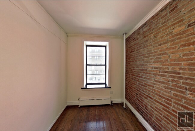 Foto del edificio - Beautiful 4 Bedroom 2 Bath Apartment In Mi...