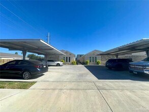 Building Photo - 4907 N Hiawatha Dr