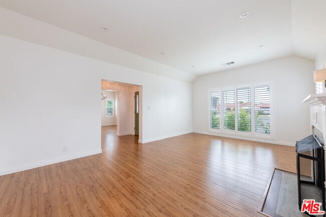 Foto del edificio - 3990 Degnan Blvd