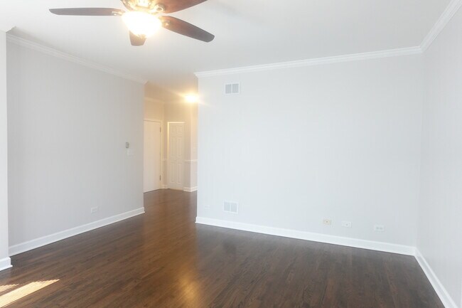 Building Photo - 6258 N Bell Ave
