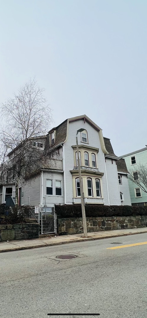 Building Photo - 69 Adams St