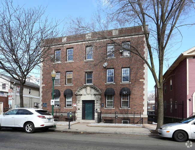 Building Photo - 1375 Chapel Street