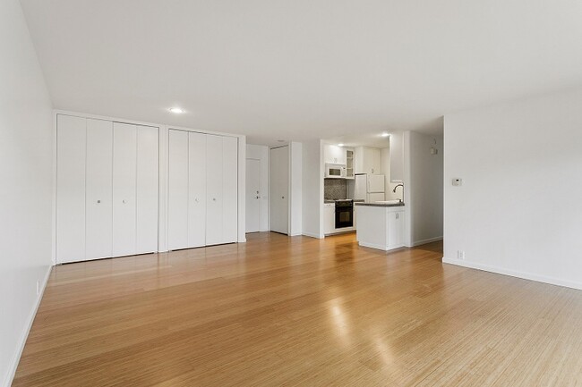 Foto del edificio - 6333 Lake Washington Blvd NE