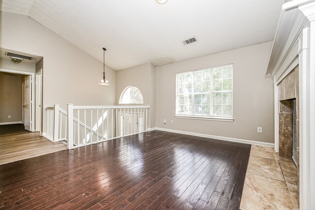 Building Photo - 7105 E Village Ct