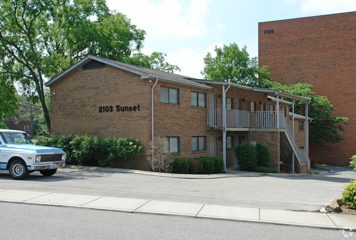 Building Photo - 2103 Sunset Pl