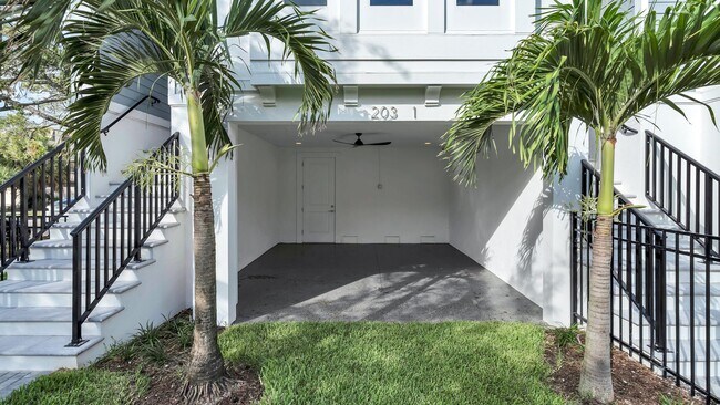 Building Photo - Brand New Davis Islands 3BR/2.5BA three st...