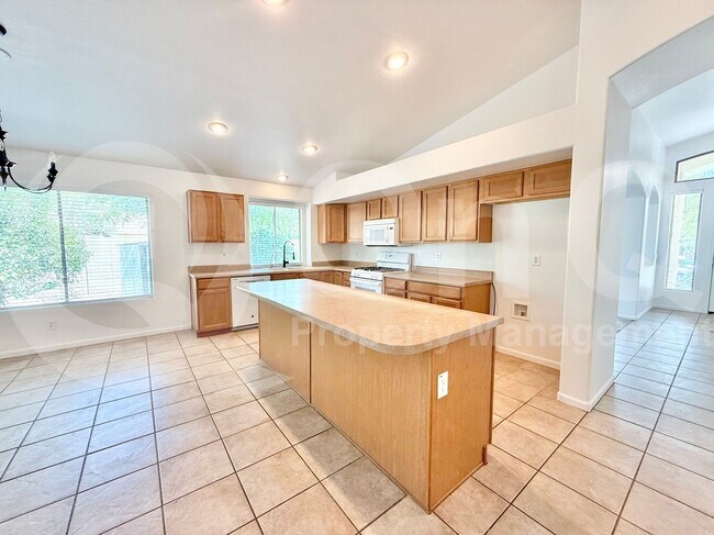 Foto del edificio - 16510 W Baden Ave