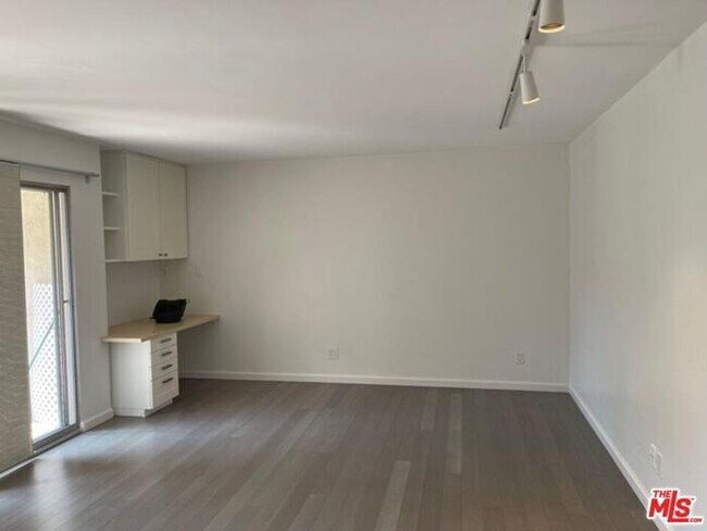 Foto del edificio - 110 SW Peacock Blvd