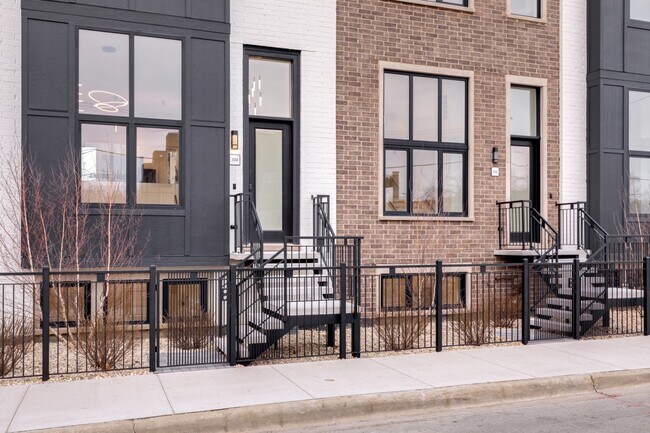 Foto del edificio - 338 E Pershing Rd