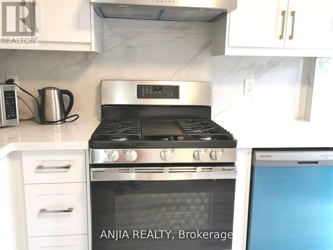 Building Photo - 256 Homewood Ave