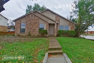 Building Photo - 9124 Pinehaven Dr