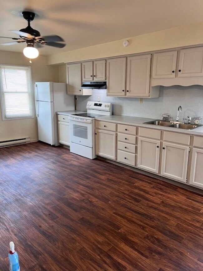 Foto del edificio - 136 N Spring St