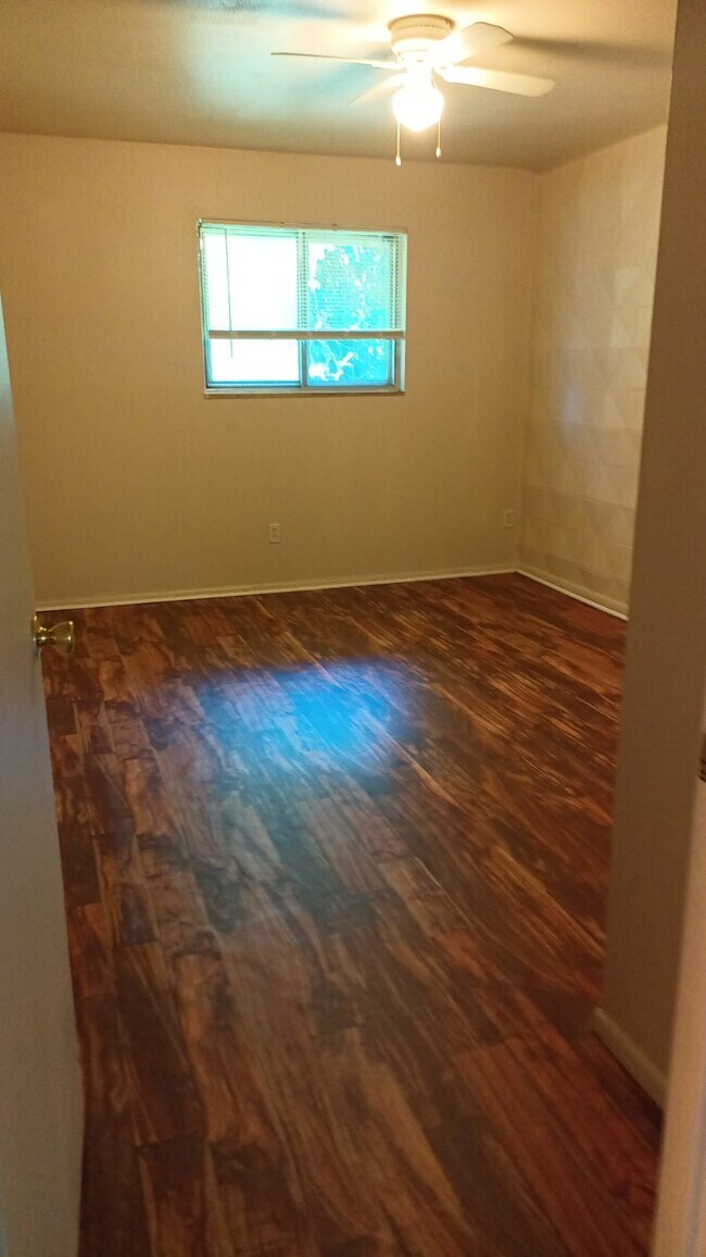 Foto del edificio - 2408 Williams Creek Rd