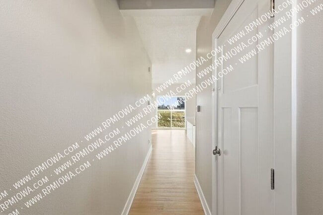 Building Photo - 818 Kingfisher Dr