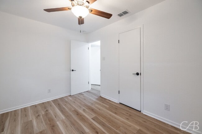 Building Photo - 2217 Bel Air Dr
