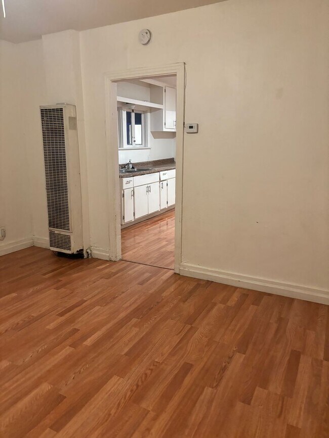 Building Photo - 615 Central