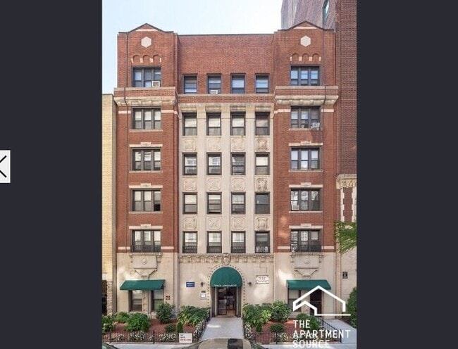 Building Photo - 425 W Roscoe St