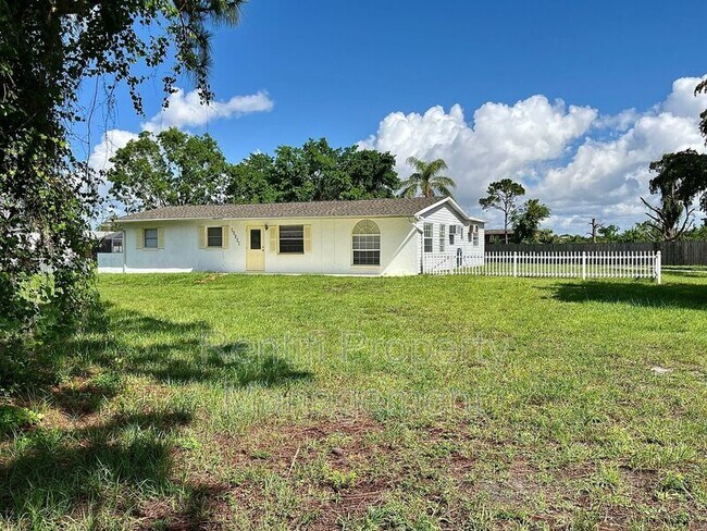 Building Photo - 15551 Park Way