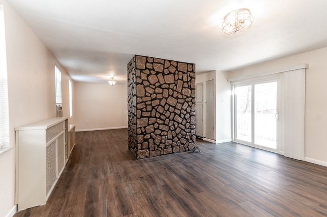 Building Photo - 217 Kaercher St