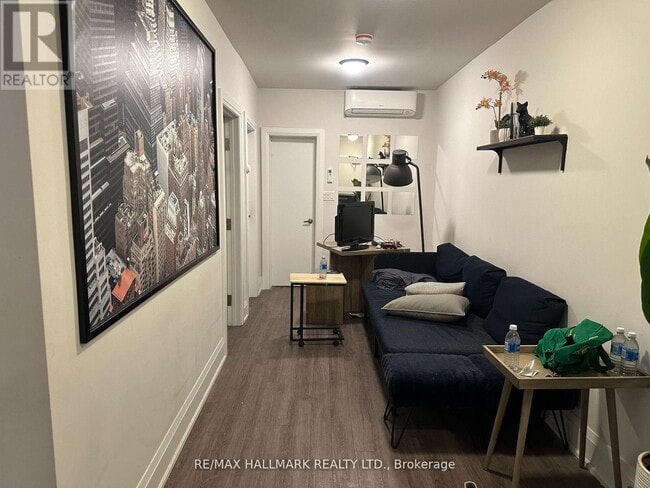 Building Photo - 595 St Clair Ave W