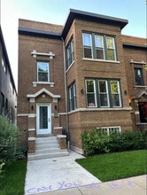 Building Photo - 1322 W Ardmore Ave