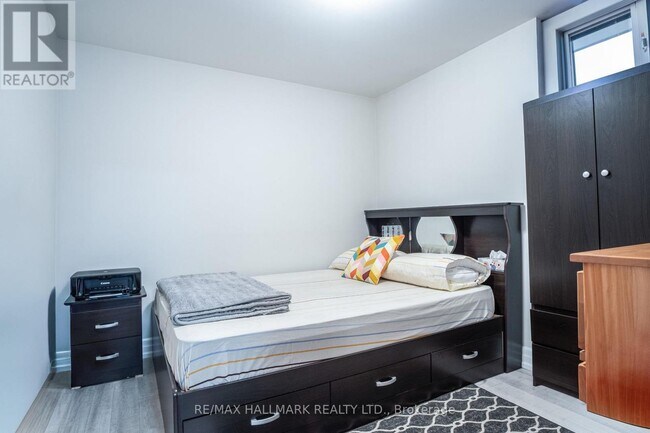 Building Photo - 35 Roberta Dr