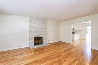 Building Photo - 264 W Oakwood Blvd