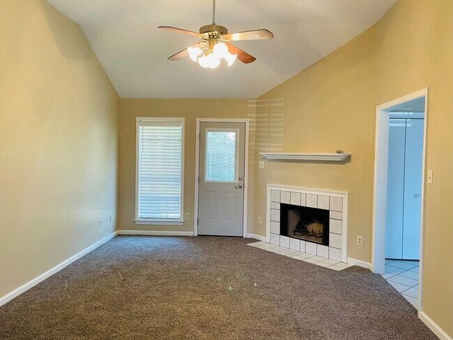 Foto del edificio - 3 Bed/2 Bath-Close to Northern Blvd