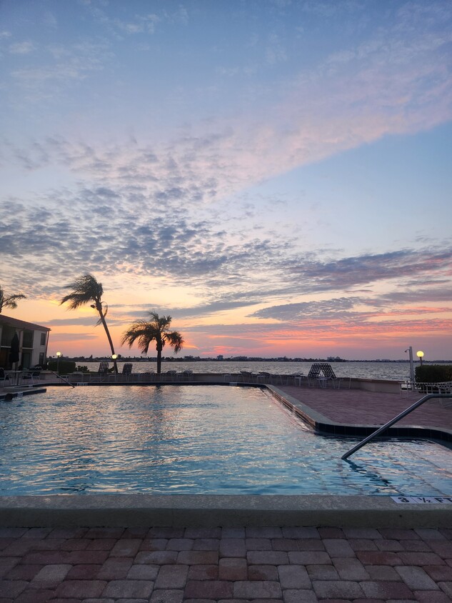 Beautiful sunsets - 6051 Sun Blvd