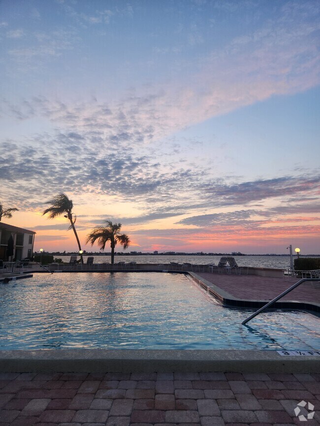 Casa del Mar Condominium Apartments for Rent with Washer & Dryer