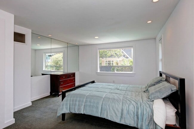 Building Photo - CLICK "REQUEST A TOUR" NOW!