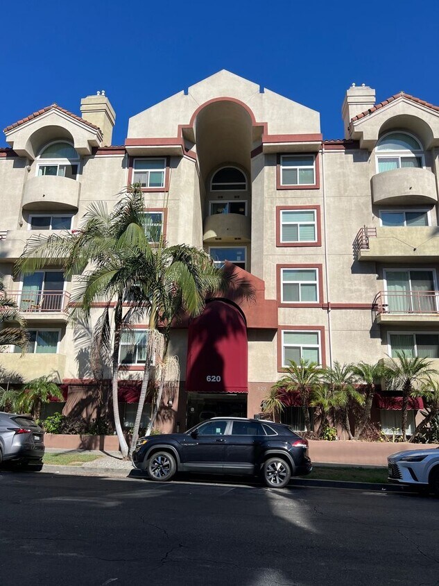 Foto principal - 620 S Gramercy Pl