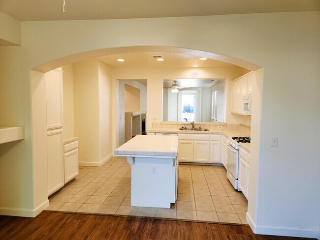 Foto del edificio - 4624 Stern Dr