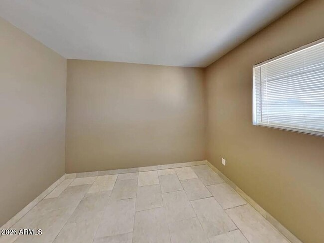 Building Photo - 5047 W tuckey Ln Ln