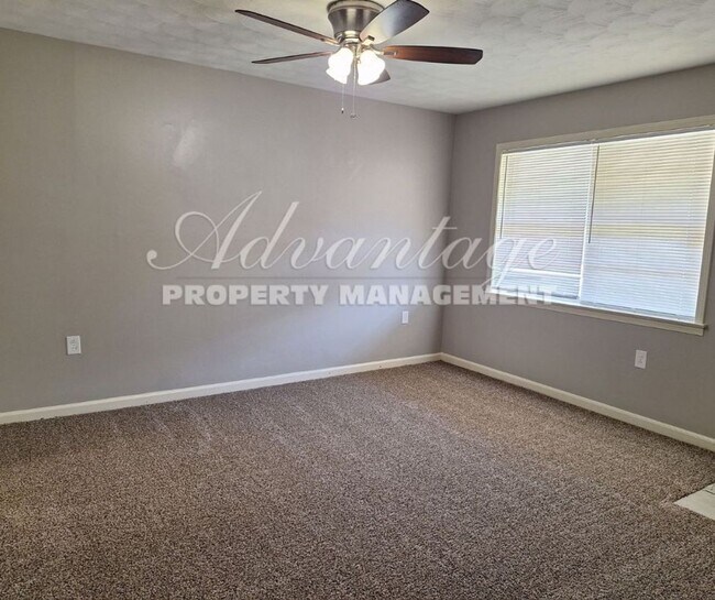 Foto del edificio - Open to Section 8 -Cute Single Family Home...