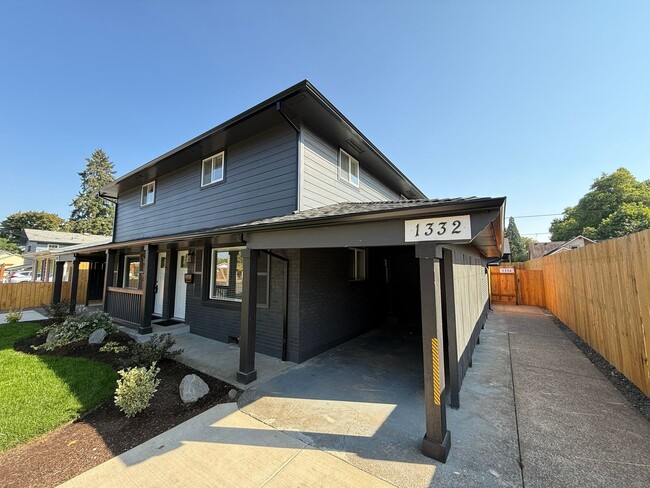 Building Photo - 1330-1334 SW 8th Ave Triplex/crema102-626