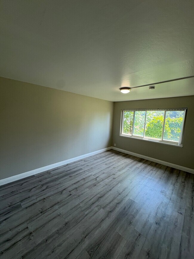 Foto del edificio - 5499 Claremont Ave
