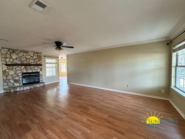Building Photo - Beautiful 3 Bedroom Home in Mary Esther