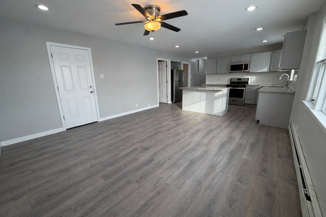 Building Photo - 5358 S Narragansett Ave