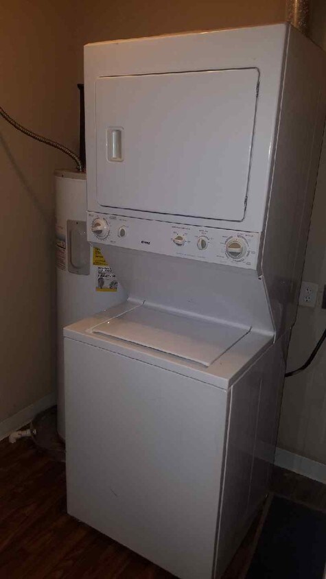 Building Photo - 2518 N Fitzhugh Ave