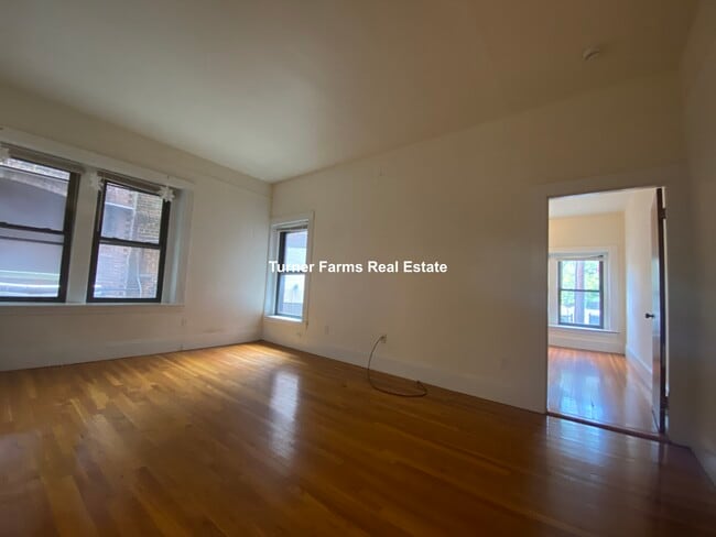 Building Photo - 1386A Beacon St