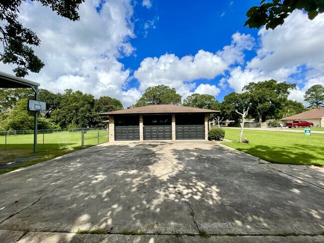 Foto del edificio - 1365 Wisteria St