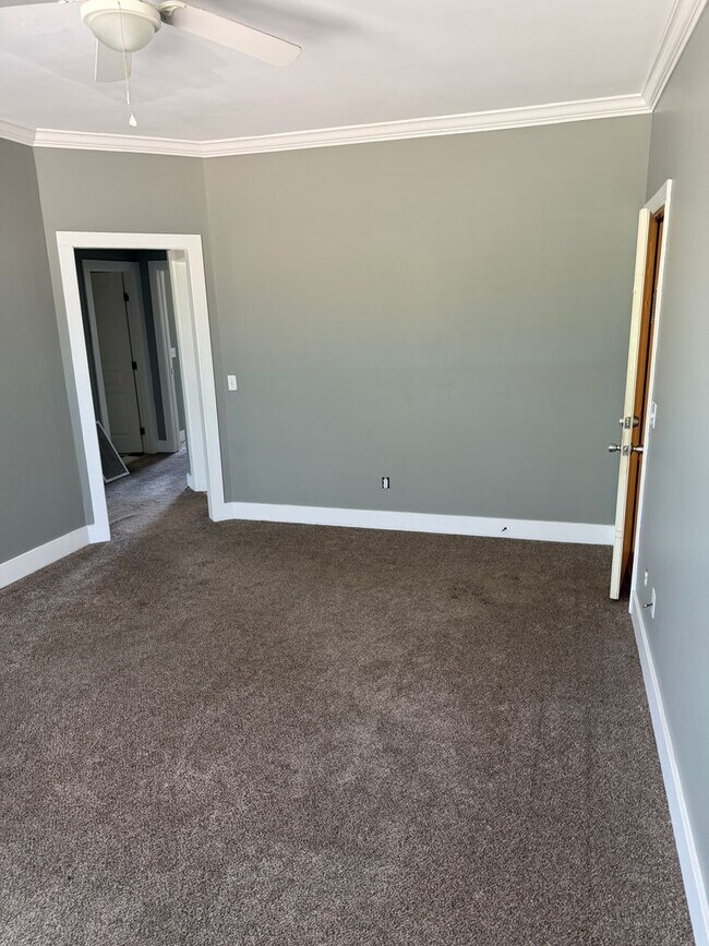 Foto del edificio - Spacious 2 Bedroom Walkable to Downtown