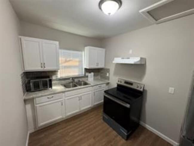 Photo - 3231 Holman St House