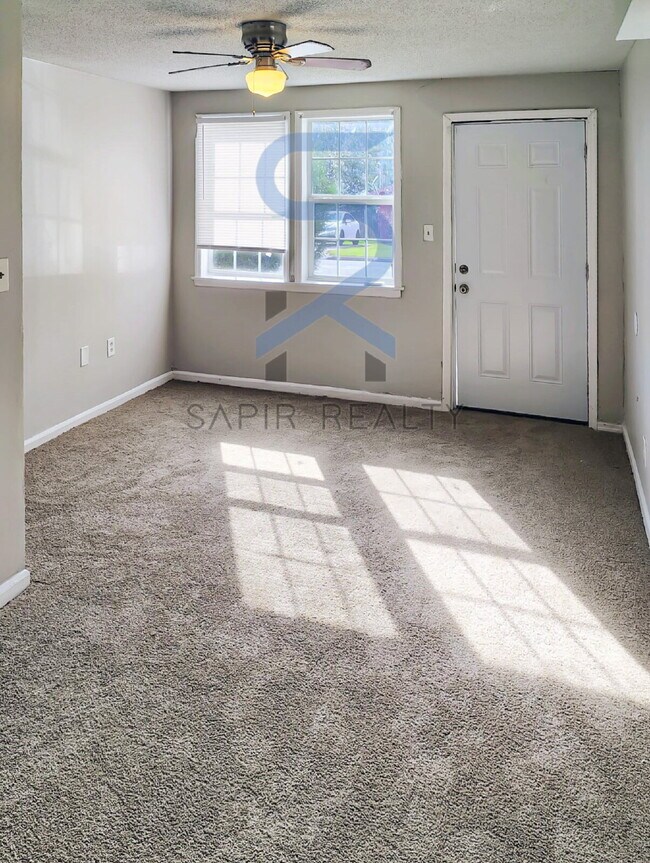 Foto del edificio - 774 Lilly Ave