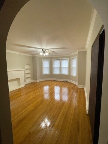 Building Photo - 2724 W Glenlake Ave