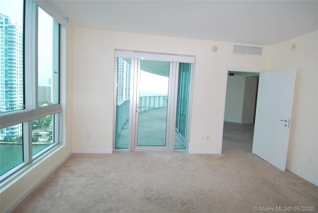 Building Photo - 300 S Biscayne Blvd