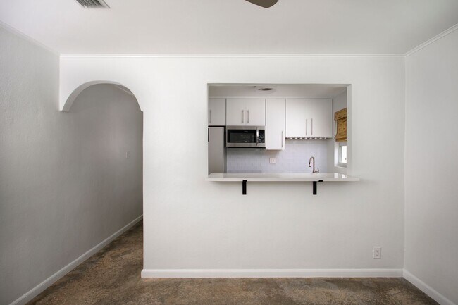 Foto del edificio - 1 Bedroom 1 Bathroom Apartment  No Pets