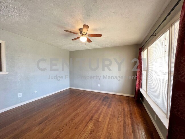 Foto del edificio - Cute 2/1/1 in Fort Worth Ready For Move-In!