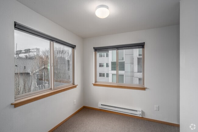 4 habitaciones, 3 baños - 1200 pies cuadrados - Dormitorio - A&T Investments